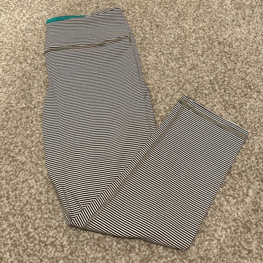 American Eagle Outfitters Athletic Cropped Pants
